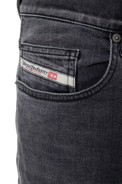 Black/Dark Grey 2020 D-Viker 09D49 Straight Jeans Diesel UK