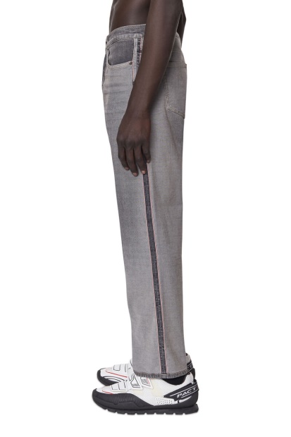 Diesel UK 2020 D-Viker 068Ad Straight Jeans Black/Dark Grey